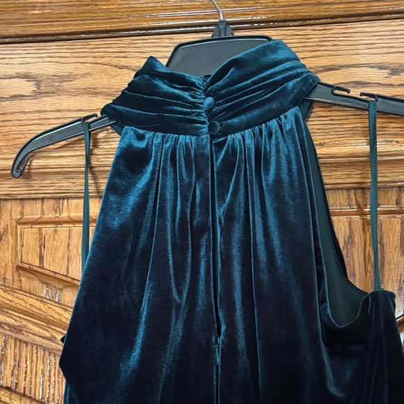 Elegant Green Velvet Halter Dress - Picture 3 of 4